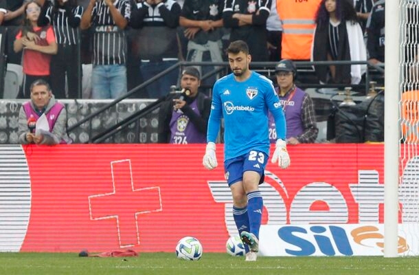 RAFAEL - Colaborou com duas boas defesas, além de intervenções. Mas não evitou o gol de fora de área de Romero. NOTA 6,5 - FOTO: Rubens Chiri / saopaulofc.net Reprodução: Jogada10