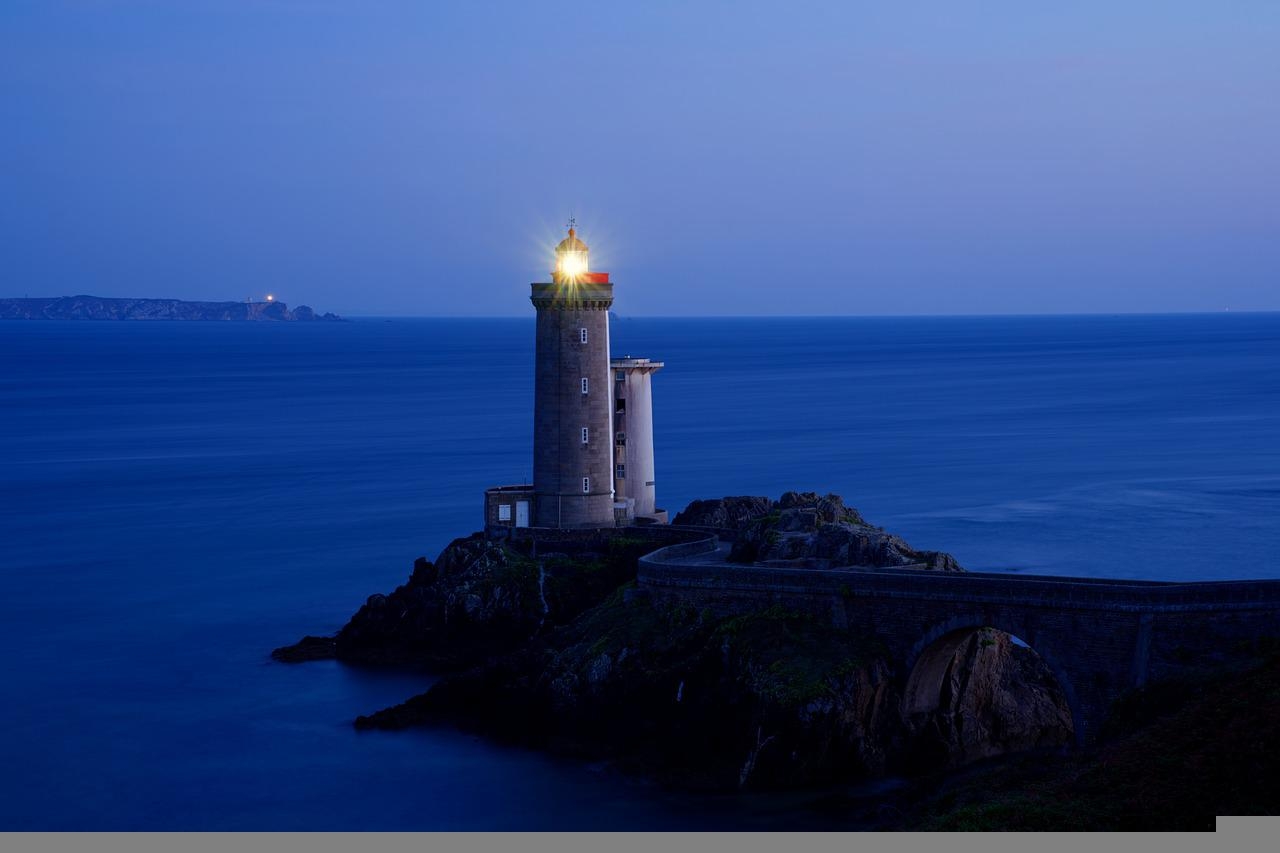 Farol do Petit Minou, França - Fica na enseada de Brest, em Plouzané, cidade bretã de Finistère. Construído entre 1694 e 1697, faz parte de uma antiga fortificação.  Reprodução: Flipar