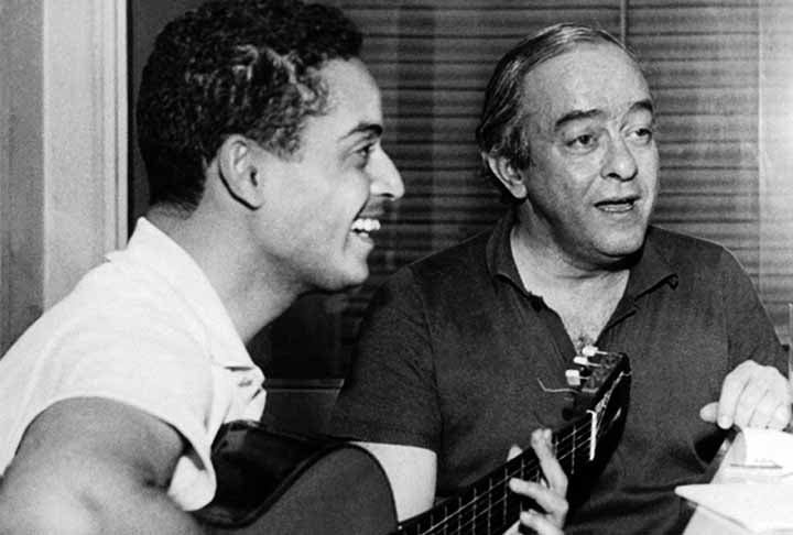 Após as composições com Tom, Vinicius de Moraes formou outras parcerias célebres da música brasileira. Uma delas foi com o Baden Powell, um dos maiores violonistas do país, e que resultou nos denominados “afro-sambas”. 
 Reprodução: Flipar