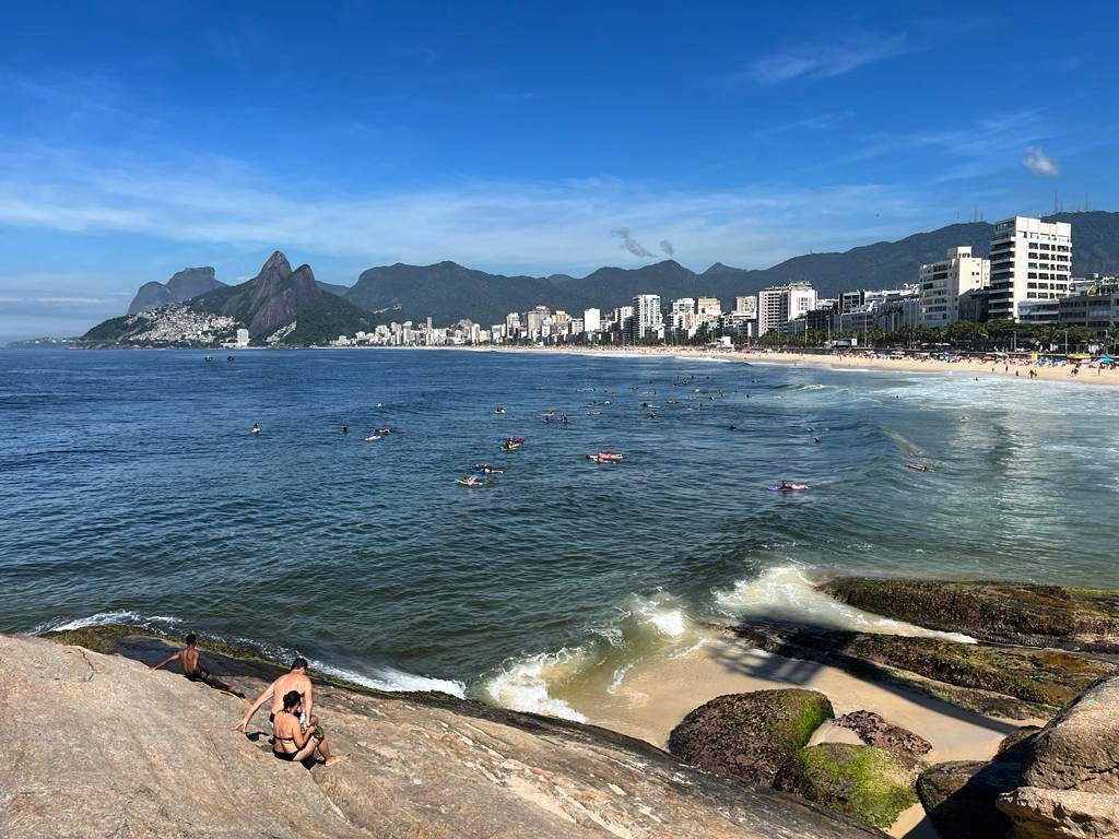 Uma das vistas da Pedra do Arpoador, em Ipanema, no Rio. Foto: Reprodução/Instagram 03.03.2023