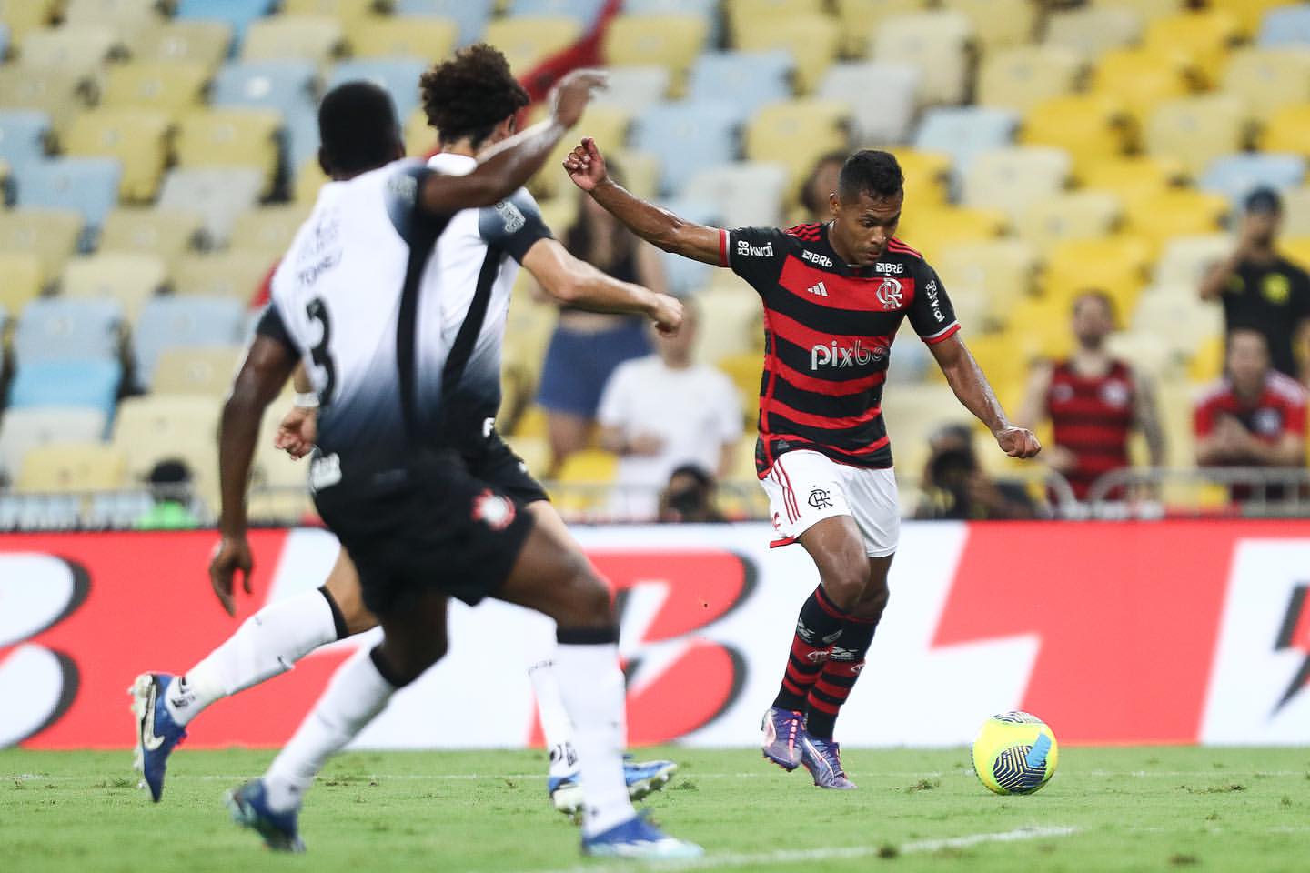 Flamengo x Corinthians Fotos: Gilvan de Souza e Marcelo Cortes/ CRF