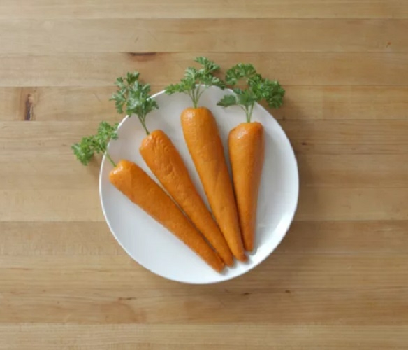 Manter uma dieta rica em antioxidantes, como vitaminas C e E, pode retardar o desenvolvimento da doença. Evitar o tabagismo e o consumo excessivo de álcool também são medidas importantes para a preservação da saúde ocular. Reprodução: Flipar