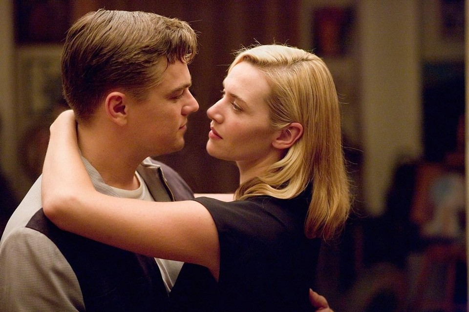Após fazer outros filmes, como “Em Busca da Terra do Nunca (2004) e “Pecados Íntimos” (2006), Winslet reencontrou DiCaprio no romance “Foi Apenas um Sonho” (2008), de Sam Mendes, ex-marido da britânica. Os dois conquistaram estatuetas no Globo de Ouro pela performance no longa.
 Reprodução: Flipar