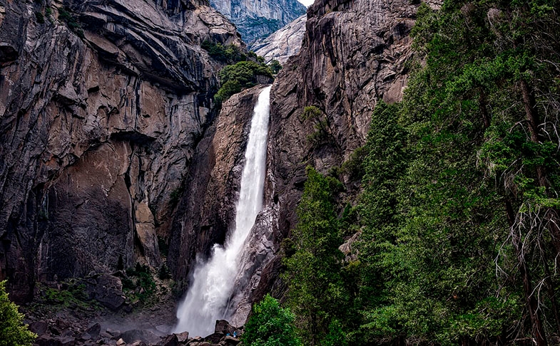 Cataratas de Yosemite - Ficam na Califórnia (EUA)  Reprodução: Flipar