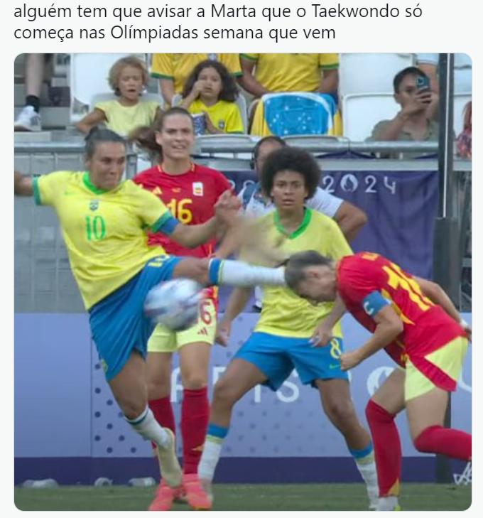 Reprodução/redes sociais Chute que levou à expulsão de Marta logo virou brincadeira nas redes: "Taekwondo é só semana que vem!" Reprodução/redes sociais