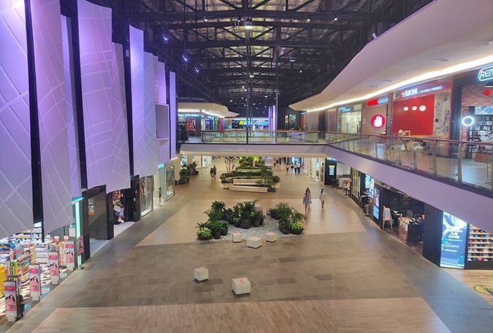 Mid Valley Mega Mall (Kuala Lumpur, Malásia) - O terreno escolhido para sua construção era um pântano, o que exigiu longo e árduo trabalho da engenharia para torná-lo apropriado.  Reprodução: Flipar
