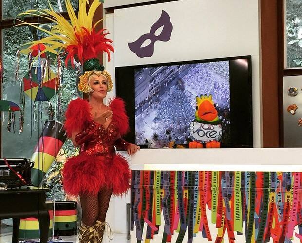 Ana Maria Braga apresenta Mais você com fantasia na segunda-feira de carnaval Divulgação/TV Globo