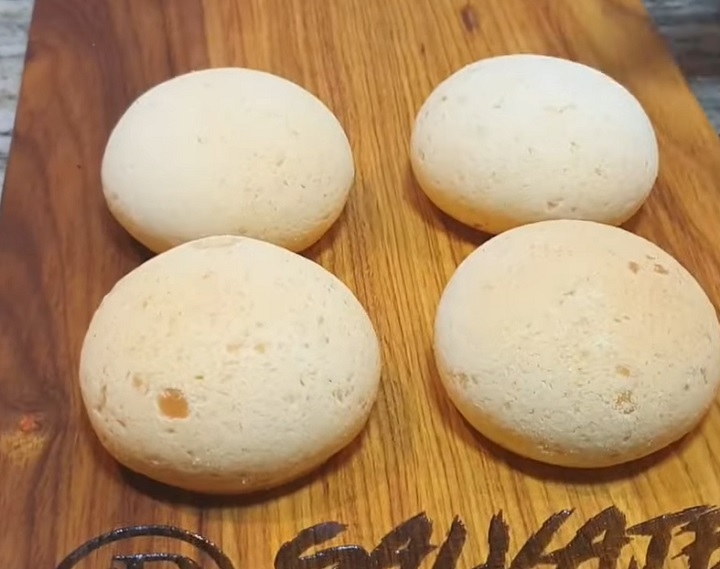 1) Pan de bono (Colômbia): O pão colombiano eleito o melhor do mundo pelo TasteAtlas é conhecido por sua textura ligeiramente crocante por fora e macia e elástica por dentro. Reprodução: Flipar