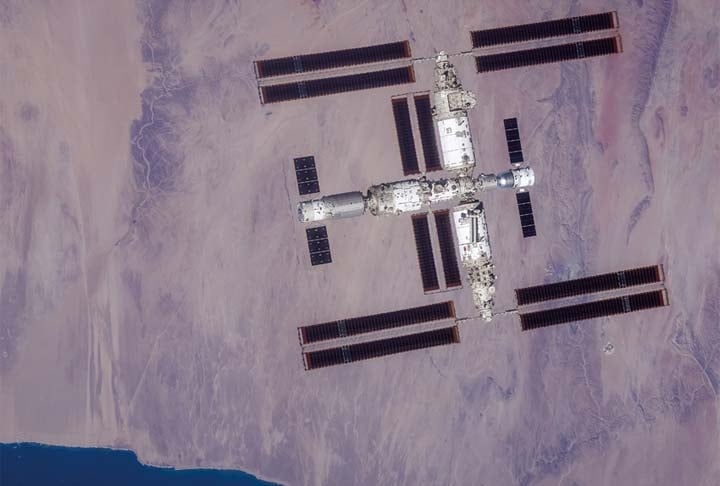 A Tiangong é composta por vários módulos, sendo os principais o Tianhe (o módulo central, lançado em abril de 2021), o Wentian e o Mengtian (módulos de experimentação científica, lançados em 2022).  Reprodução: Flipar