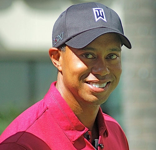  O jogador americano Tiger Woods, campeão mundial de golfe, fez hipnoterapia para aperfeiçoar a capacidade de manter o foco e a concentração no esporte.  Reprodução: Flipar