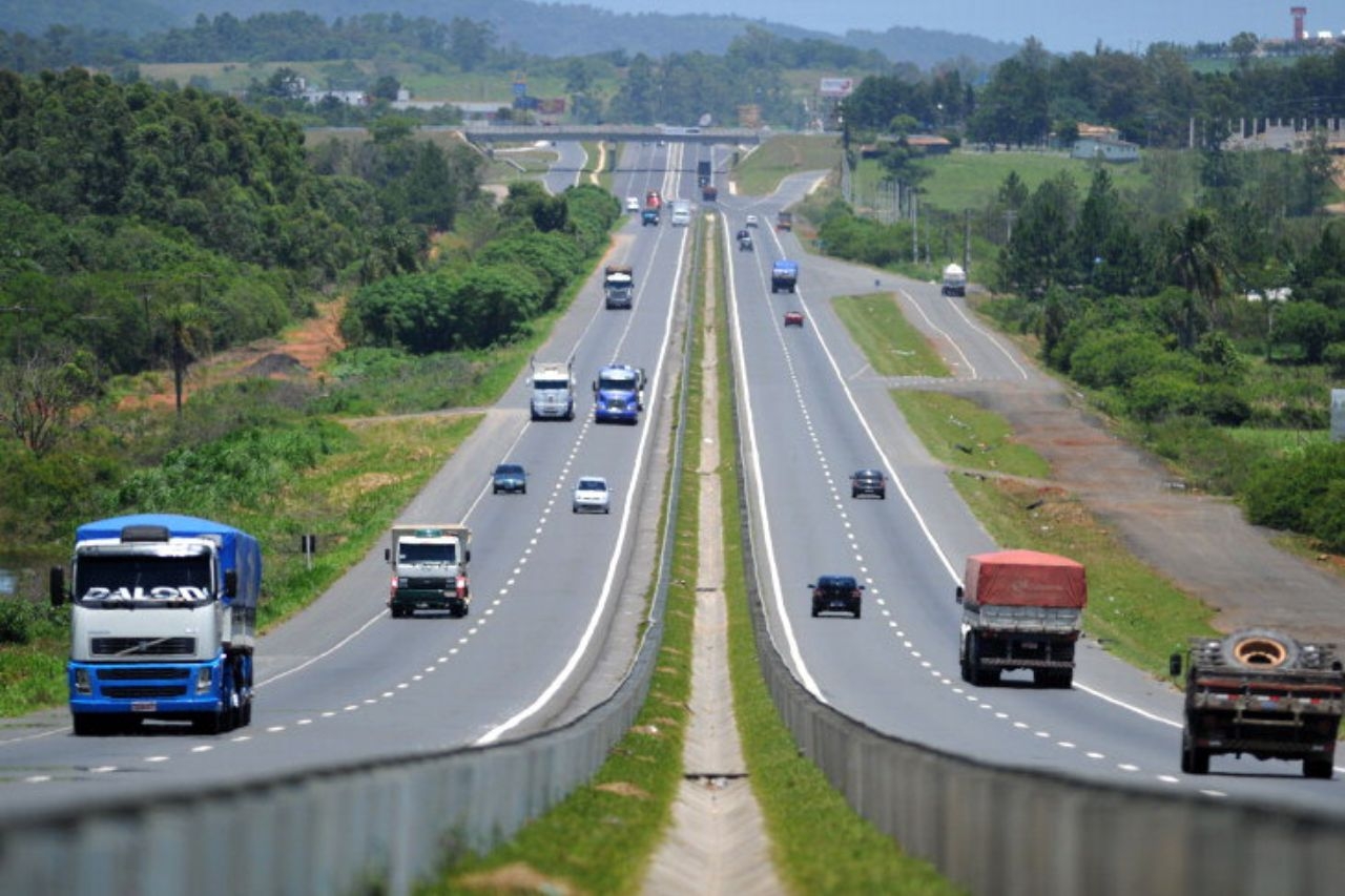 E a estrada mais violenta do Brasil, segundo o estudo da CNT, foi a BR-101, no trecho de SC, entre os km 200 e 210, com 529 acidentes e 16 mortes no período.  Reprodução: Flipar