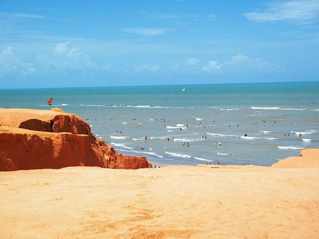 9) Canoa Quebrada, Brasil: Essas formações ficam a aproximadamente 182 km de Fortaleza, Ceará, e chegam a alcançar 30 metros de altura. Reprodução: Flipar