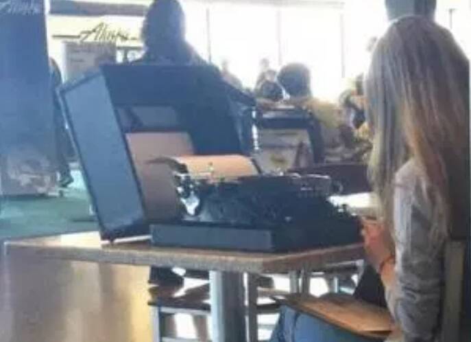 Levar uma máquina de escrever para o aeroporto é uma boa opção?. Foto: Reprodução/Internet