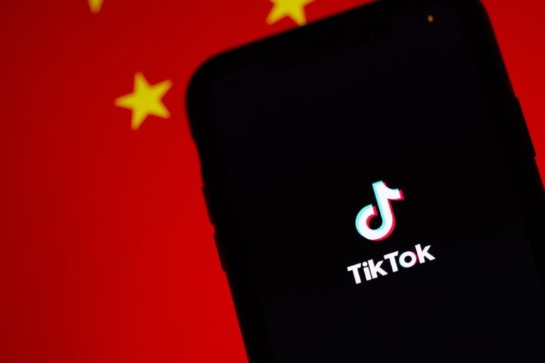 Não é de hoje que o TikTok vem sendo investigado por autoridades globais devido à preocupação de que dados dos usuários possam ser compartilhados com o governo chinês. 