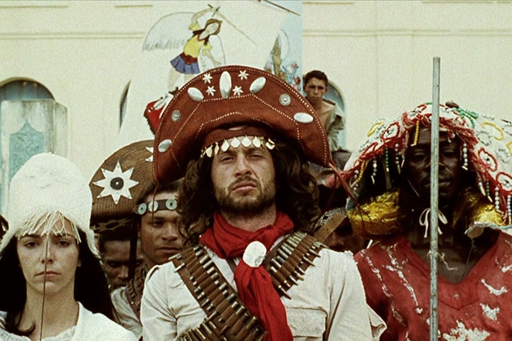 “O Dragão da Maldade contra o Santo Guerreiro” também foi amplamente premiado, garantindo a Glauber o prêmio de melhor direção em Cannes e, novamente, o Prêmio Luis Buñuel.
 Reprodução: Flipar