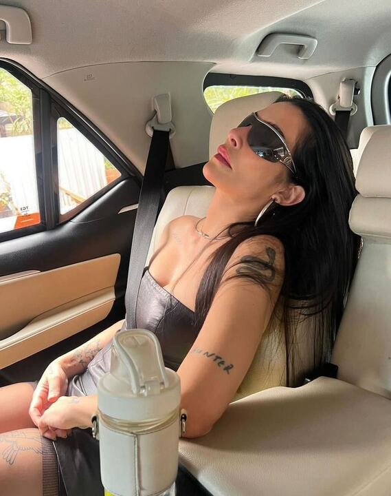 Cleo Pires cochilando no carro Reprodução: Instagram