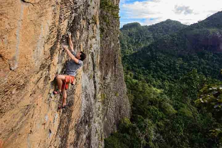 Caio Afeto acumula escaladas em montanhas e travessias de highline não só no Brasil como também na África do Sul e nos Estados Unidos.
 Reprodução: Flipar