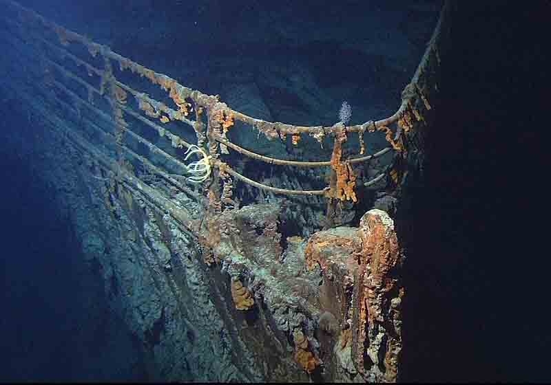 Em 1994, uma expedição encontrou o maior pedaço de casco do Titanic resgatado até hoje. O item da fuselagem de 15 toneladas, que fazia parte do deque da primeira classe, foi retirado do mar quatro anos depois, passando por procedimentos para retardar a ferrugem Reprodução: Flipar