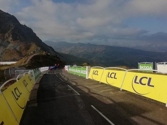 Em 2025, a prova vai passar por locais tradicionais, como Mont Ventoux e Col de la Loze (foto), resgatando o clima clássico da competição. Reprodução: Flipar