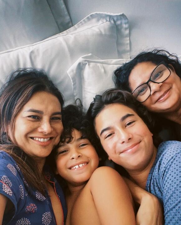 Dira Paes, os filhos e a mãe da artista Reprodução/Instagram - 20.02.2024