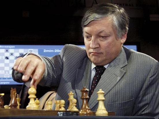 Anatoly Karpov (1951) - Nascido na União Soviética, nascido em 23/5/1951, foi campeão mundial cinco vezes (1975/78/81/84/93). Conseguiu manter-se com o título, vencendo os desafiantes, entre 1975-1985 e 1993-1999, sendo o campeão do mundo que mais partidas realizou em disputa direta pelo título ou em sua defesa.  Reprodução: Flipar