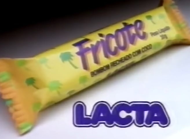 Fricote, da Lacta: Pensando em competir com o clássico Prestígio, a Lacta lançou o bombom Fricote em 1992, que também vinha com recheio de coco. Mais um que não fez sucesso... Reprodução: Flipar