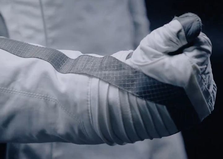 Os novos trajes têm melhorias no material e nas articulações em relação aos usados por astronautas em lançamentos e pousos. Reprodução: Flipar
