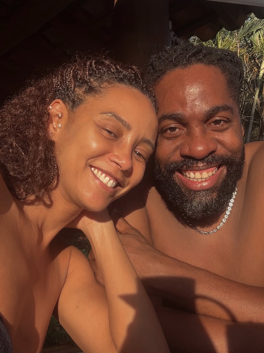 Taís Araújo posa sem maquiagem ao lado de Lázaro Ramos durante férias. Foto: Instagram