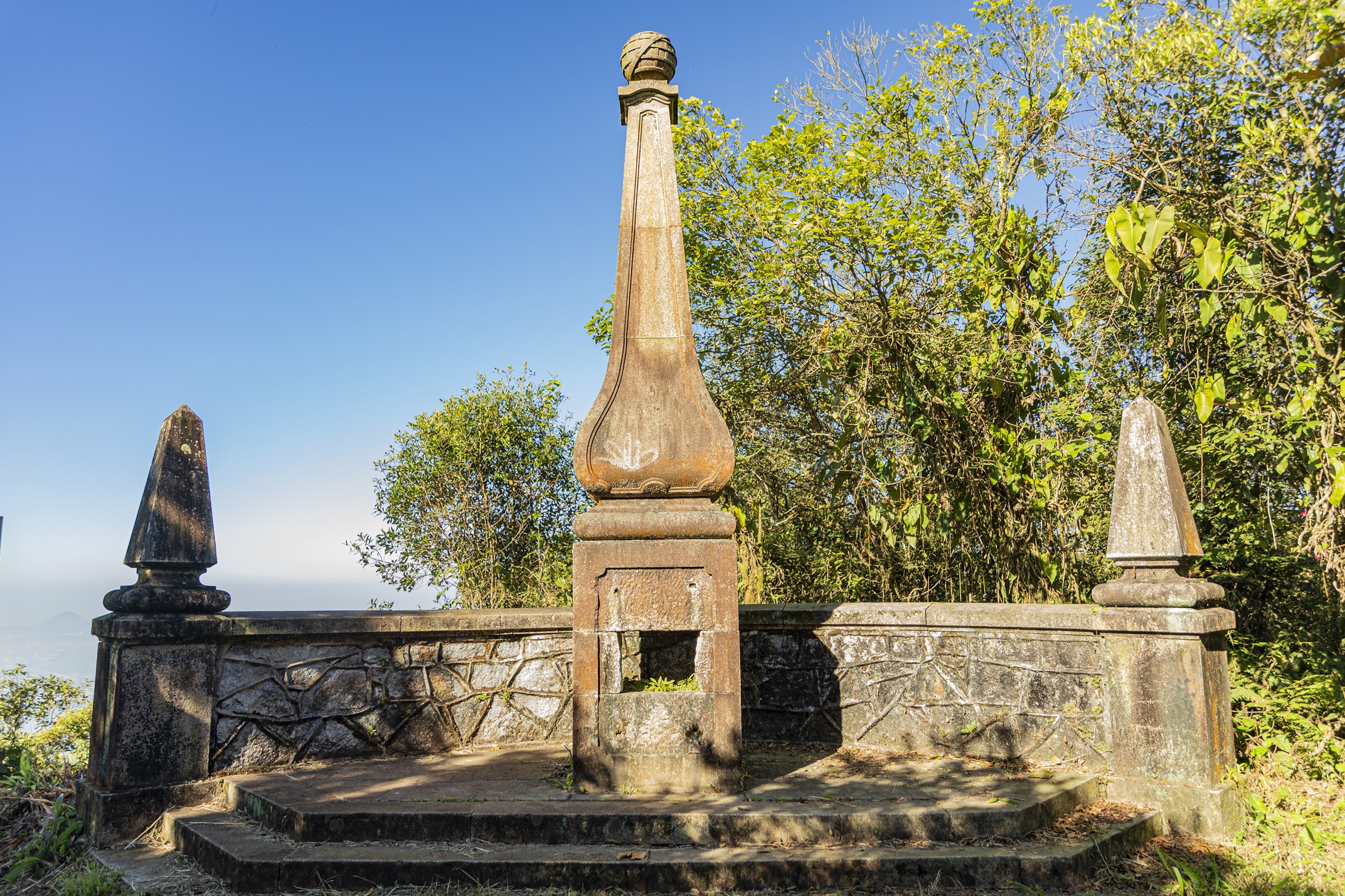 Monumento do Pico, na Estrada Velha de Santos Roteiro Histórico