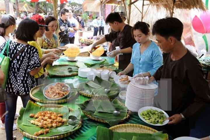 Ho Chi Minh também oferece alguns pólos gastronômicos. Nos passeios pelos distritos da cidade o visitante encontra vendedores de comida com pratos variados da culinária local. 
 Reprodução: Flipar