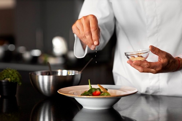 Já o reconhecimento de duas facas, que destaca chefs com prestígio internacional, foi atribuído a sete brasileiros Reprodução: Flipar