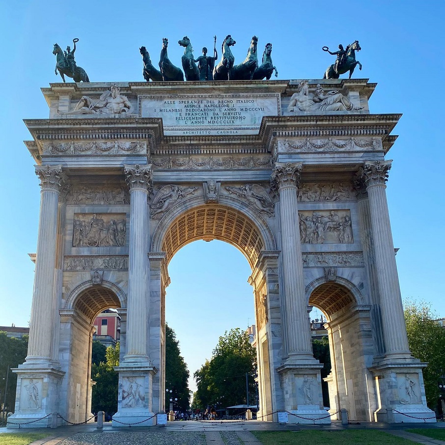 O Arco della Pace (Arco da Paz) erguido em homenagem a Napoleão, em Milão. Foto: Reprodução/Instagram 11.05.2023