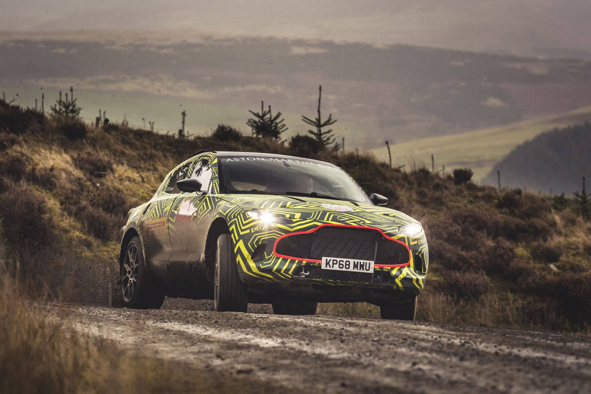 Aston Martin DBX. Foto: Divulgação