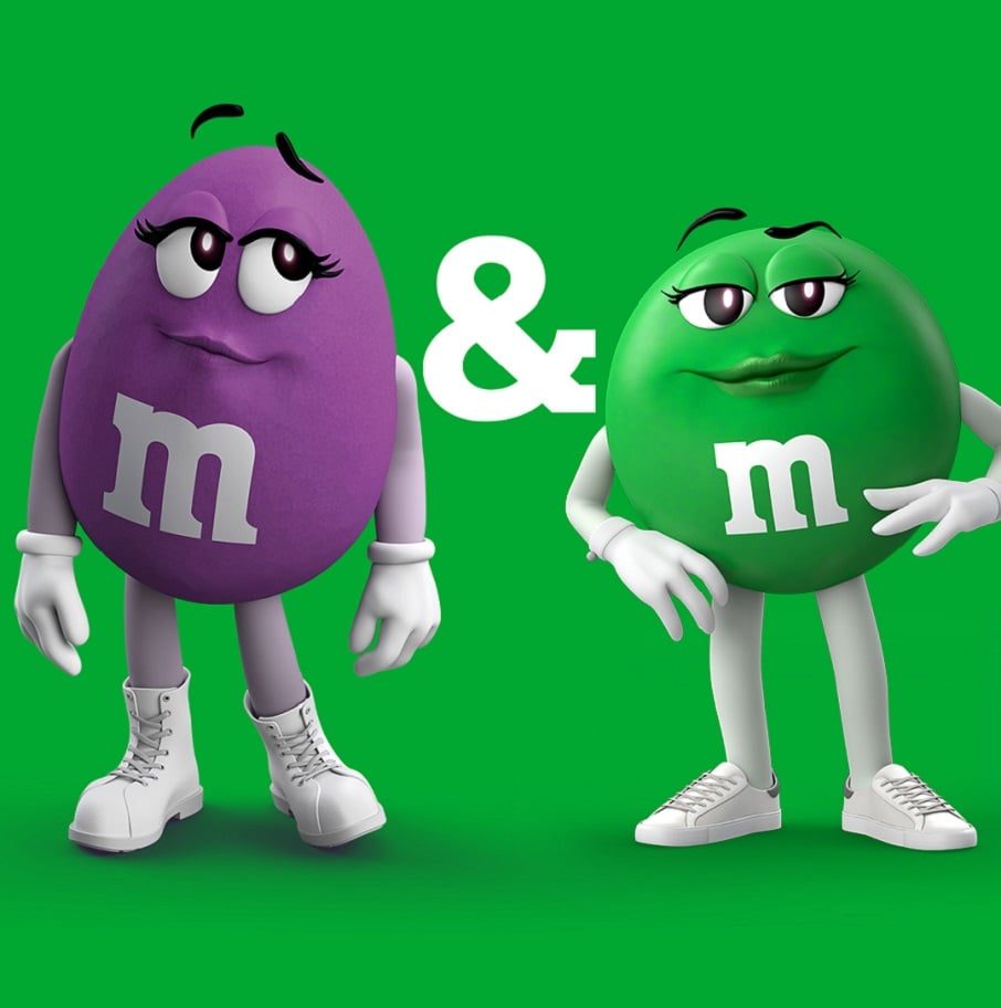 As mascotes roxa (obesa) e verde (lésbica) da marca de chocolates M&Ms.. Foto: Reprodução/Instagram 24.01.2023