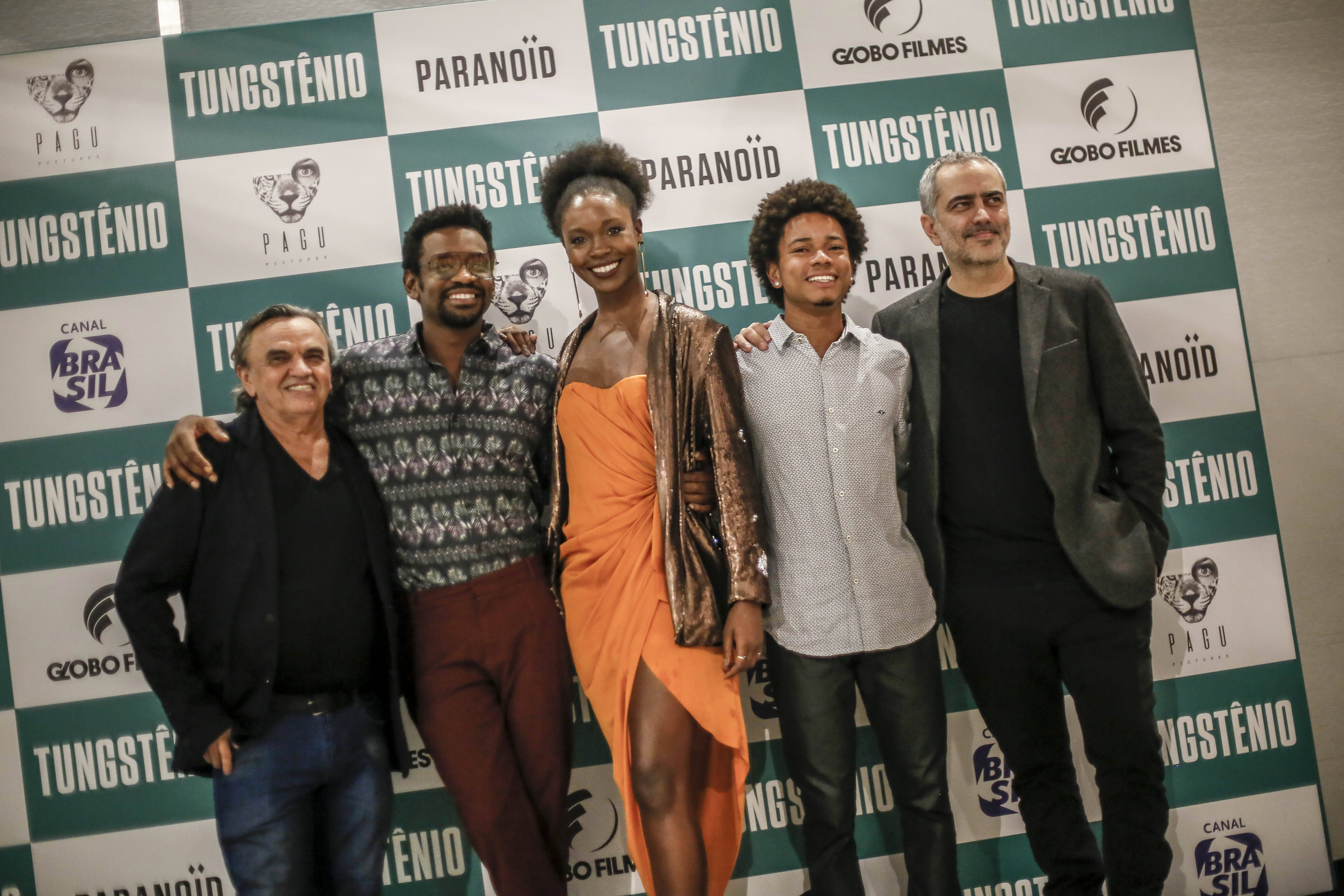 Celebridades comparecem à pré-estreia de "Tungstênio". Foto: Divulgação