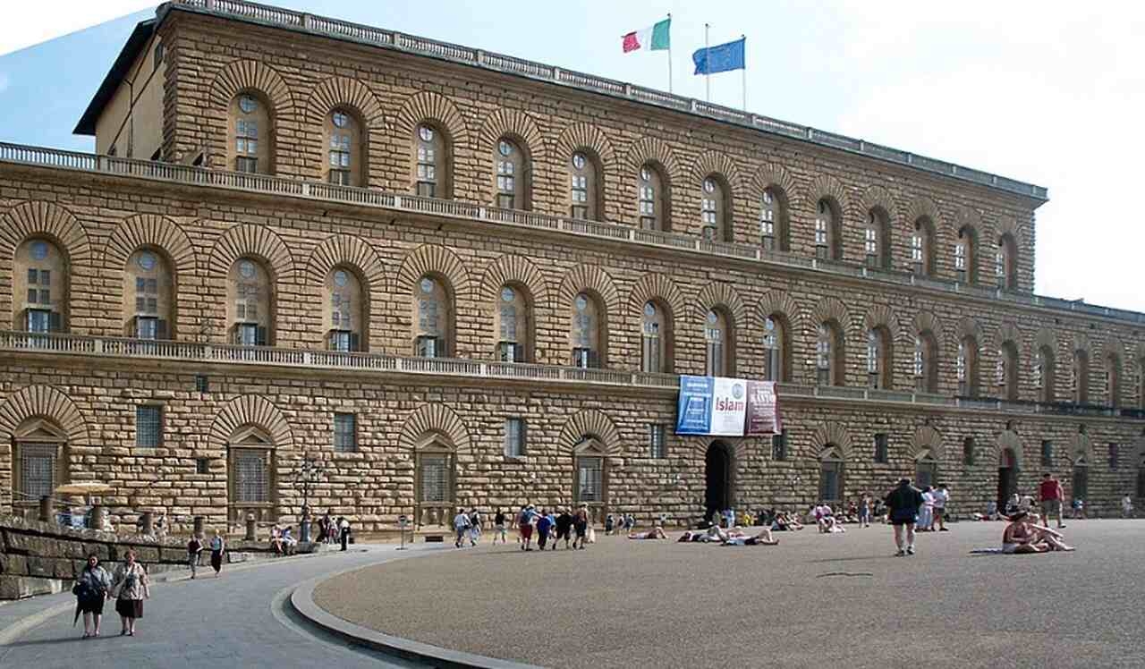 Palazzo Pitti (1458): Originalmente residência da família Pitti, tornou-se o palácio dos Médici no século XVI. Hoje, abriga vários museus e a Galeria Palatina Reprodução: Flipar