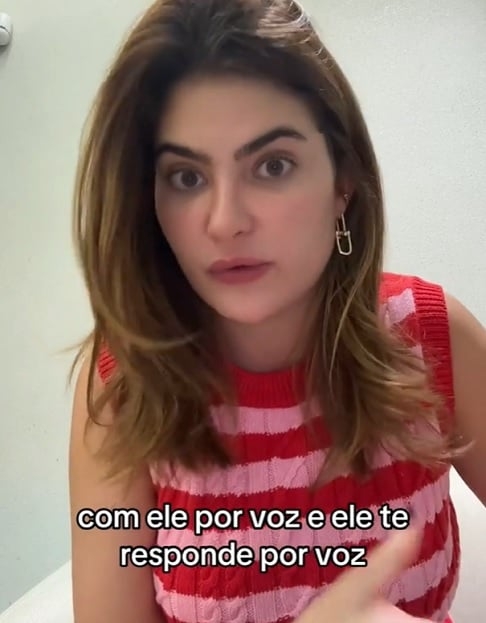 Segundo a influencer, ela configurou o sistema para reconhecer comandos de voz e responder em português, criando uma experiência similar a uma conversa. Reprodução: Flipar