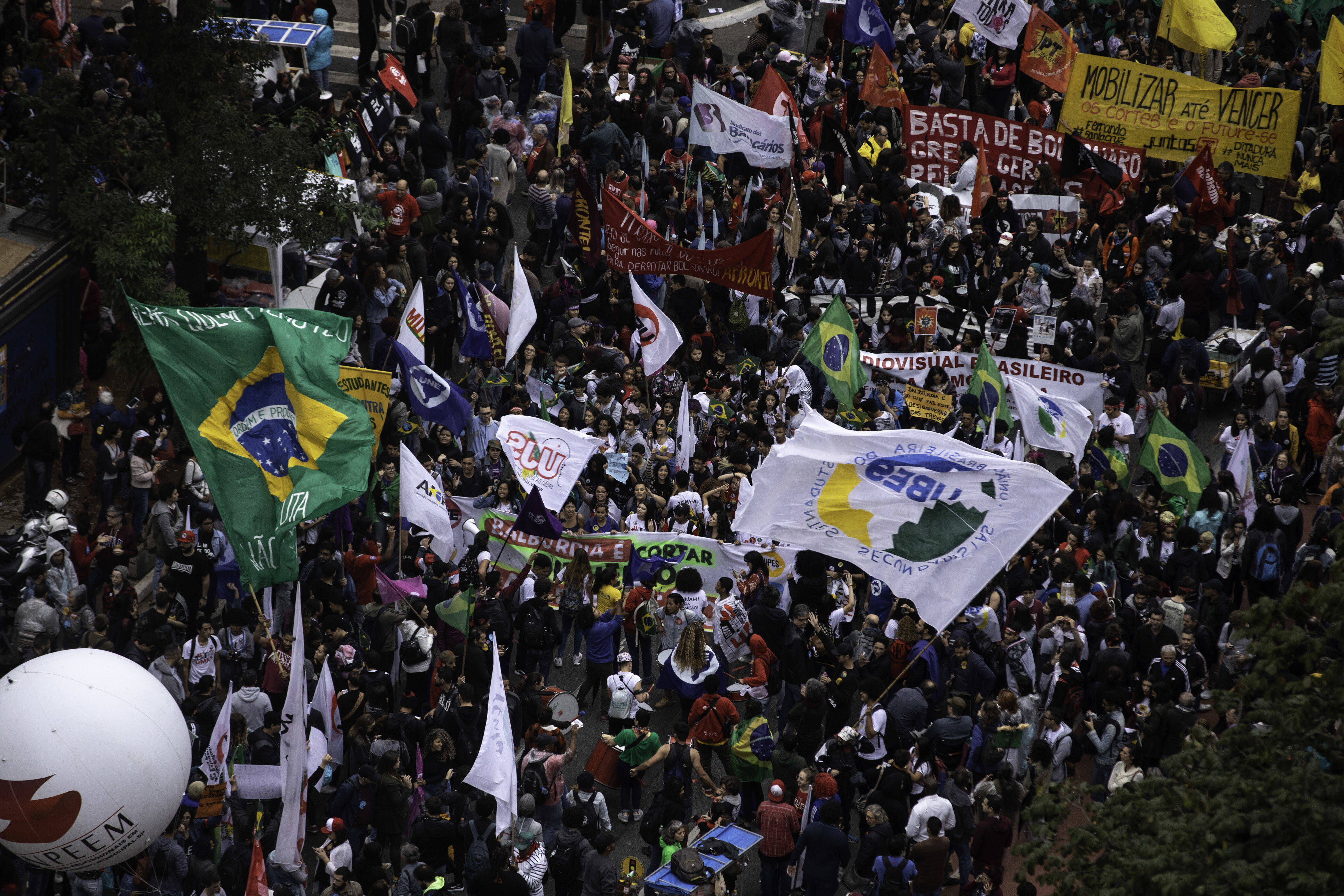 Manifestantes na avenida Paulista, em São Paulo. Foto: Bruno Rocha/Fotoarena/Agência O Globo