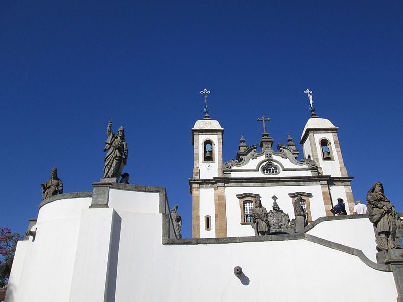 Uma das principais características desse estilo artístico são as igrejas monumentais, com ornamentos e formas grandiosas. Reprodução: Flipar