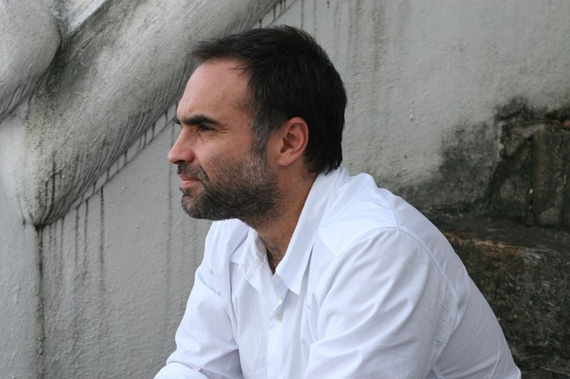 Karim Aïnouz - Diretor de filmes de sucesso como “Madame Satã”, “O Céu de Suely” e “A Vida Invisível”. Também fez trabalhos como roteirista e artista visual. 
 Reprodução: Flipar