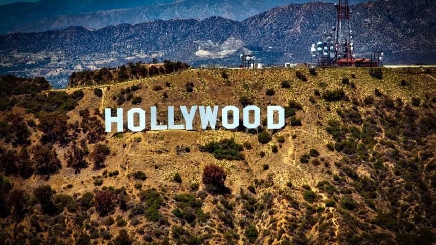 No momento, o roteiro segue abandonado em Hollywood em virtude de uma série de coincidências. Quase todos os possíveis protagonistas tinham problemas com drogas ou com sobrepeso, e as mortes deixaram uma carga negativa à comédia.