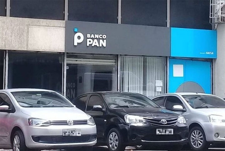 Antes, ela chegou a estagiar no Banco Panamericano, braço financeiro do Grupo Silvio Santos. Em 2010, foi descoberto um rombo bilionário na instituição, que acabou vendida ao BTG Pactual um ano depois.
 Reprodução: Flipar