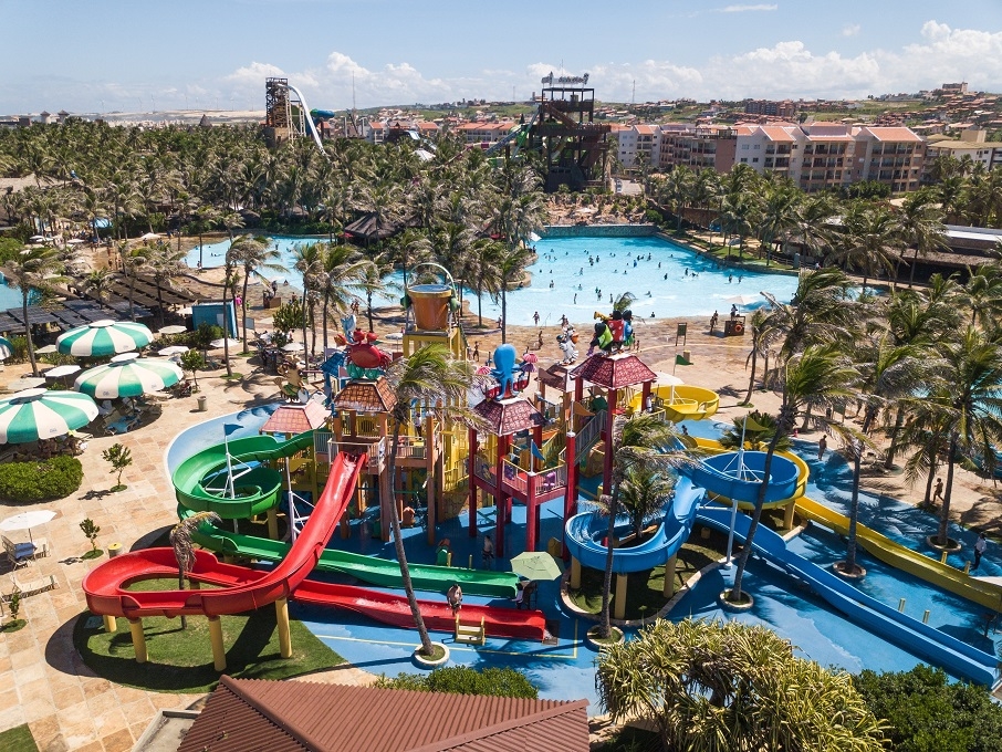 3°) Beach Park (Ceará, Brasil): É conhecido por suas atrações emocionantes e suas belas praias tropicais. Ainda tem saunas, caminhadas ecológicas e um toboágua com altura de 14 andares!