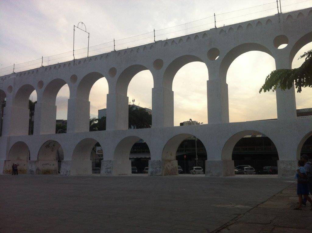 Antigo aqueduto da carioca, os Arcos da Lapa antecipam a subida para o bairro de Santa Teresa. Foto: Juliana Bianchi