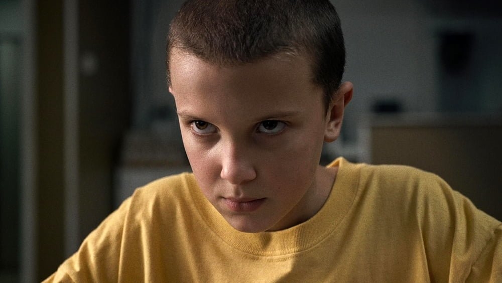 Eleven: menina detentora de poderes telecinéticos, Jane Ives tem uma personalidade forte e uma coragem admirável não só para enfrentar os perigos do mundo invertido, mas para demonstrar seus sentimentos.  Reprodução: Flipar