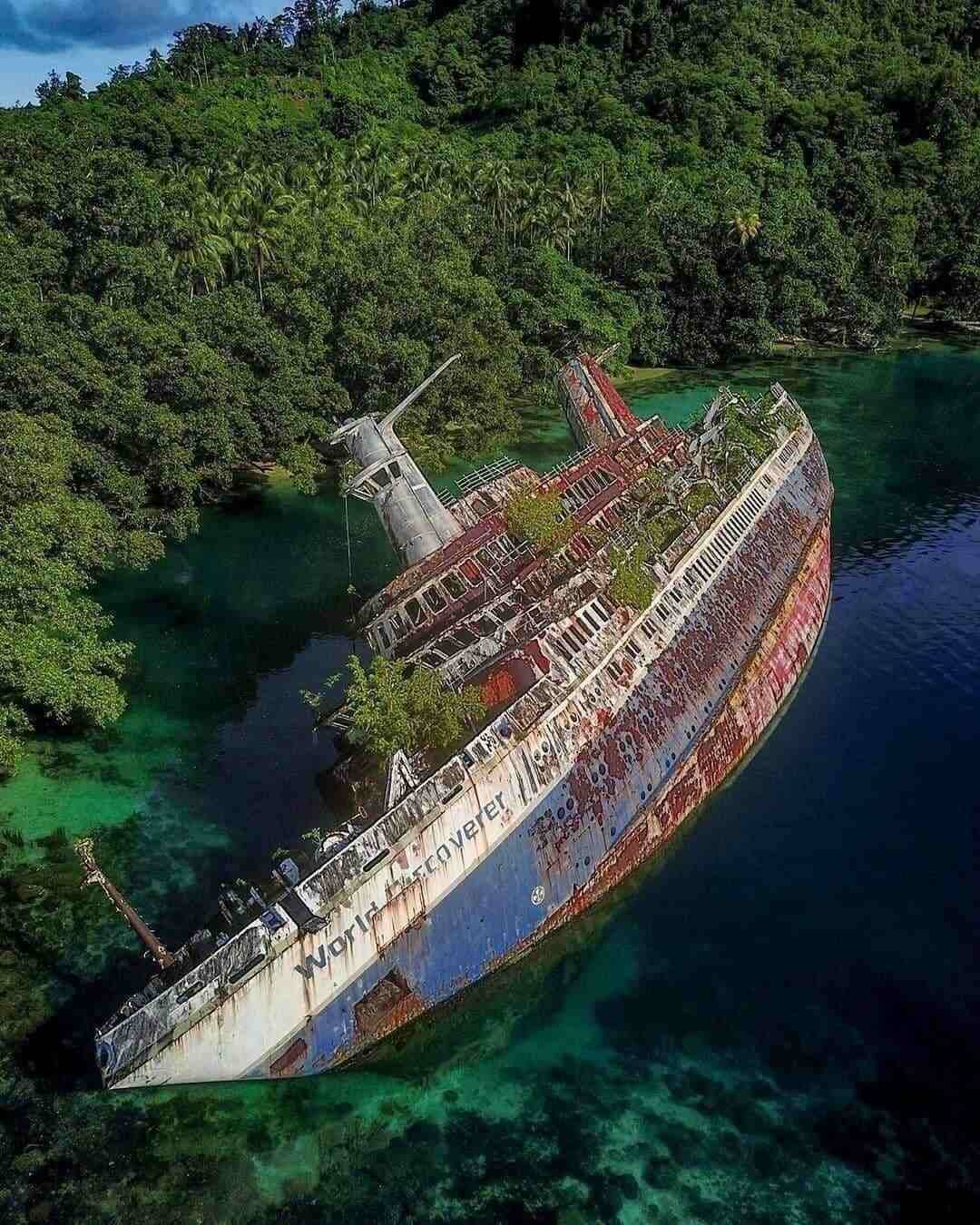 MS Discoverer naufragou nas Ilhas Salomão em 2000 . Foto: Reprodução/Instagram
