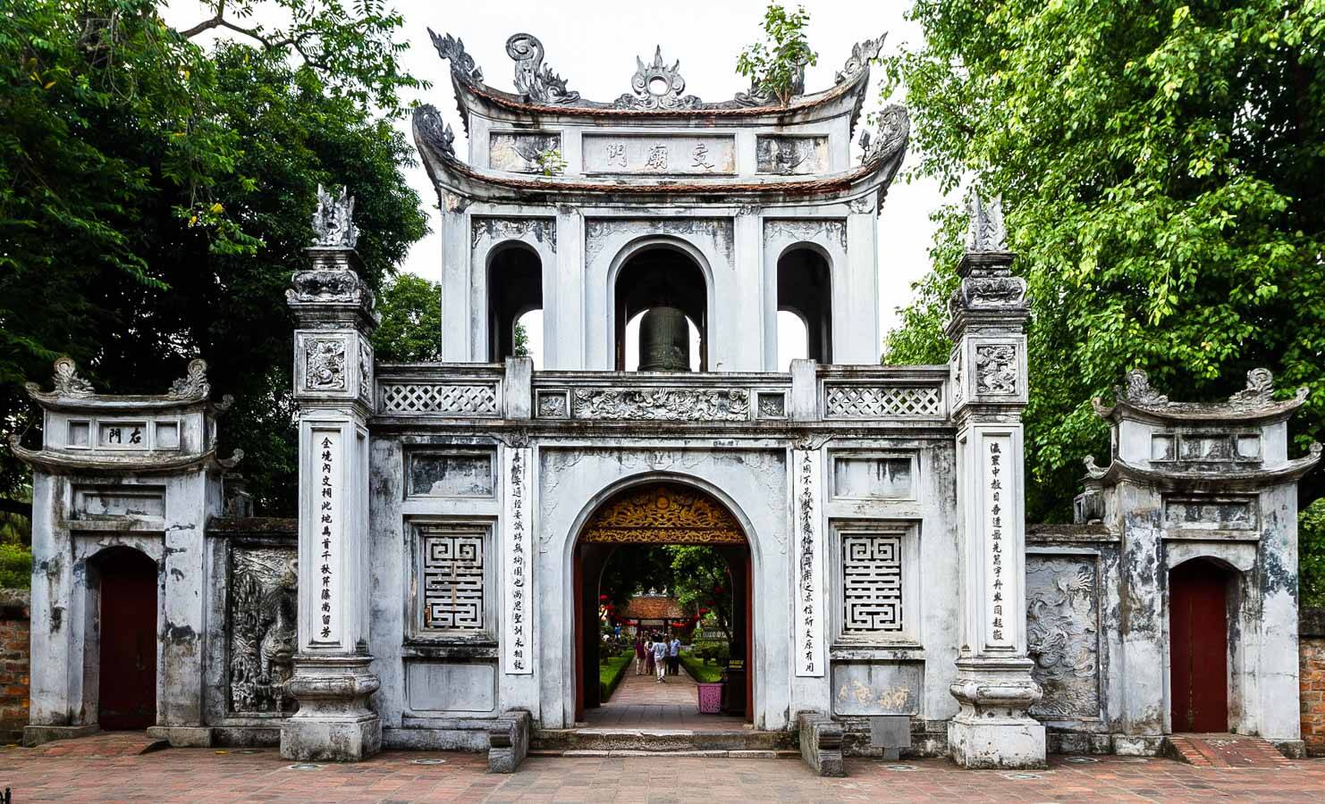 Templo da Literatura é um dos mais belos pontos turísticos de Hanói. Foto: Em Algum Lugar do Mundo/Reprodução