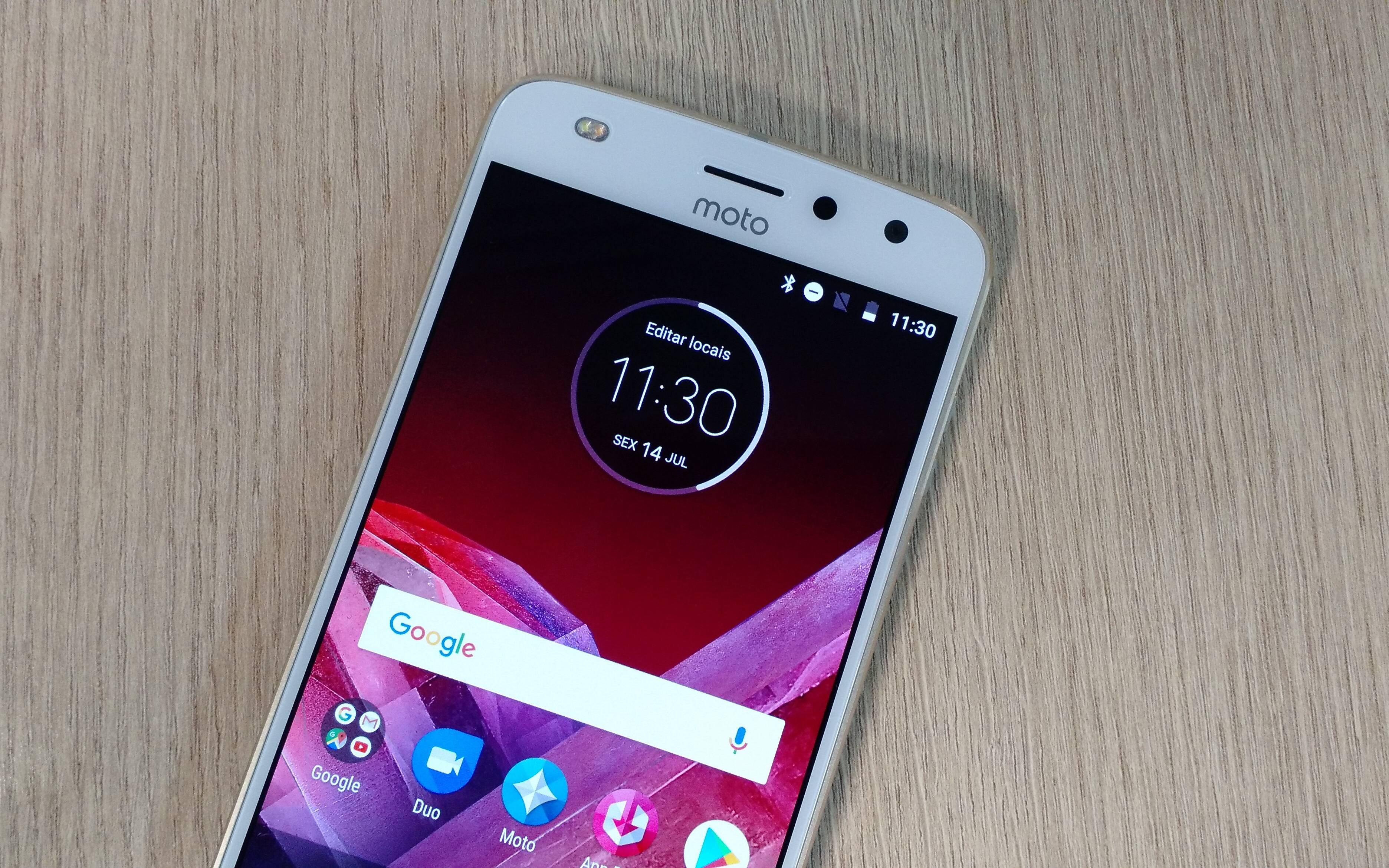 Moto Z2 Play conta com Android 7.1.1 Nougat, tela de 5,5 polegadas e câmera frontal de 5 megapixels. Foto: Victor Hugo Silva - Brasil Econômico