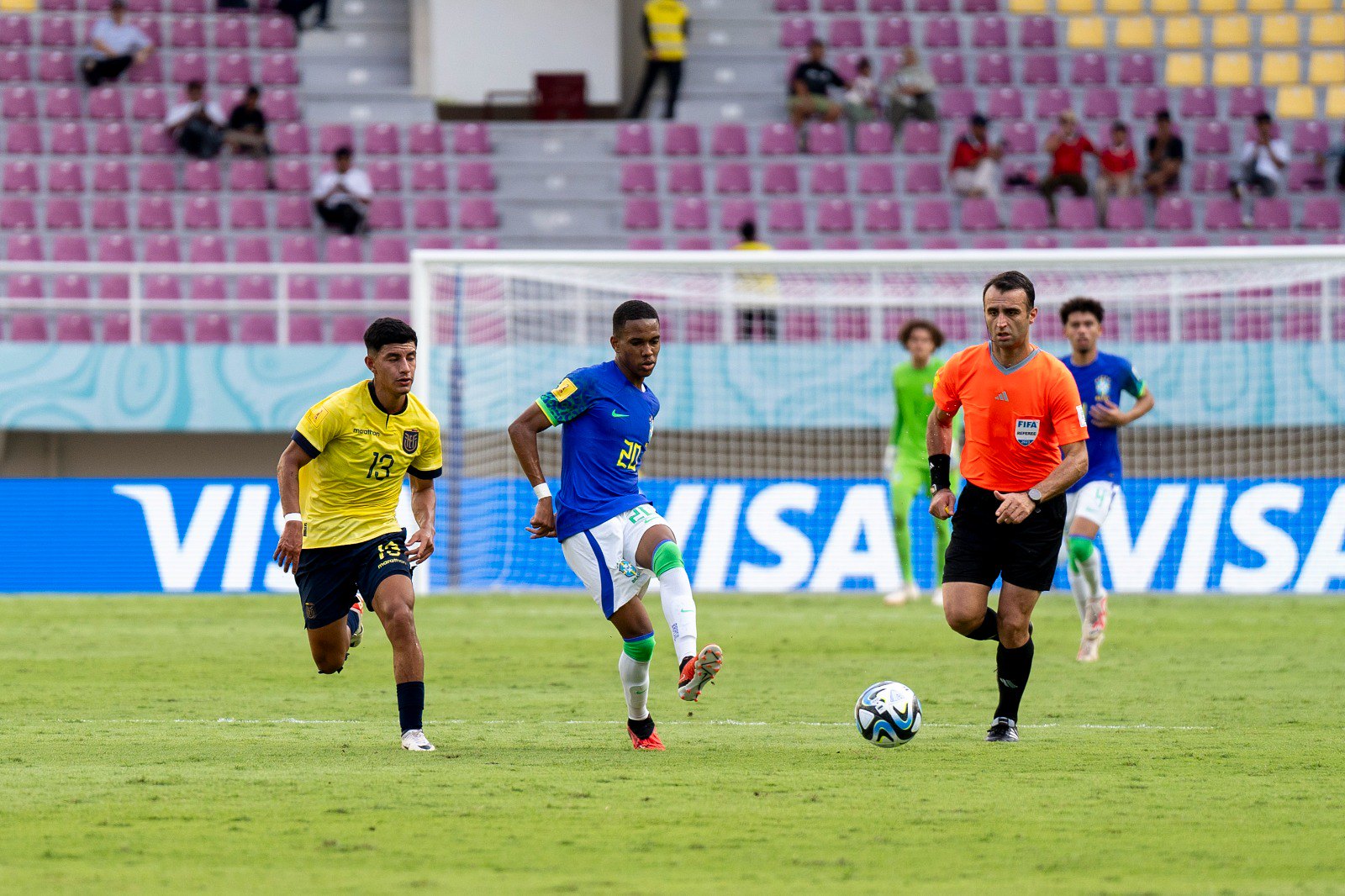 Com gol de Kauã Elias e assistência de Esquerdinha, Brasil bate