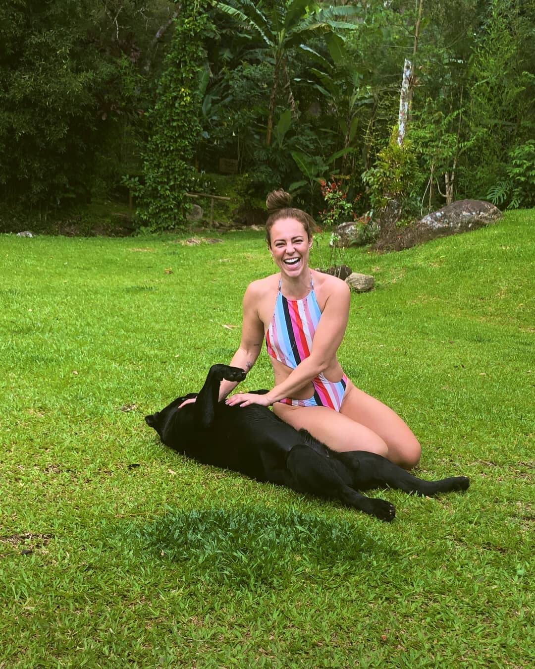 Paolla ainda usa um daqueles modelos 'engana mamãe'. Foto: Reprodução/Instagram